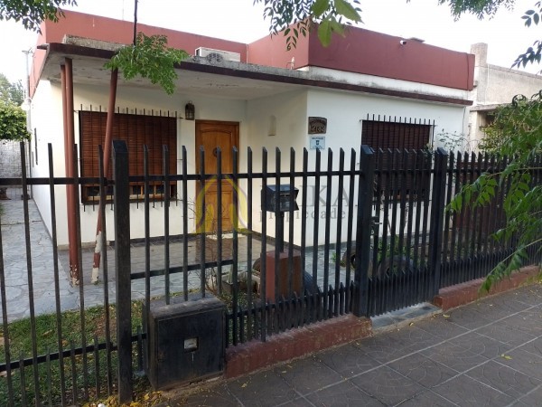 HERMOSA CASA AMERICANA 